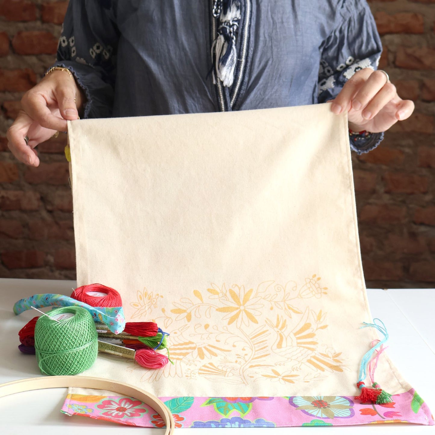 Sendero de mesa Tenango con diversas técnicas textiles