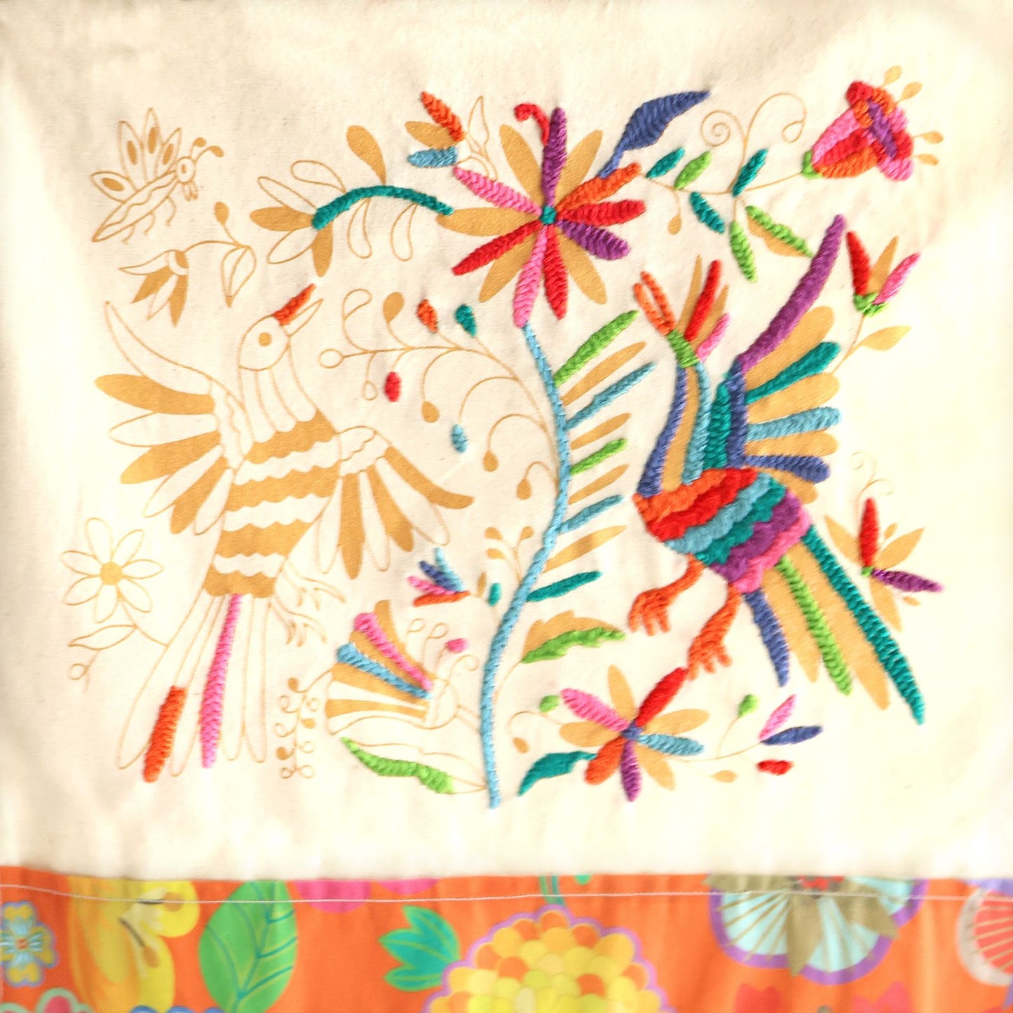 Sendero de mesa Tenango con diversas técnicas textiles