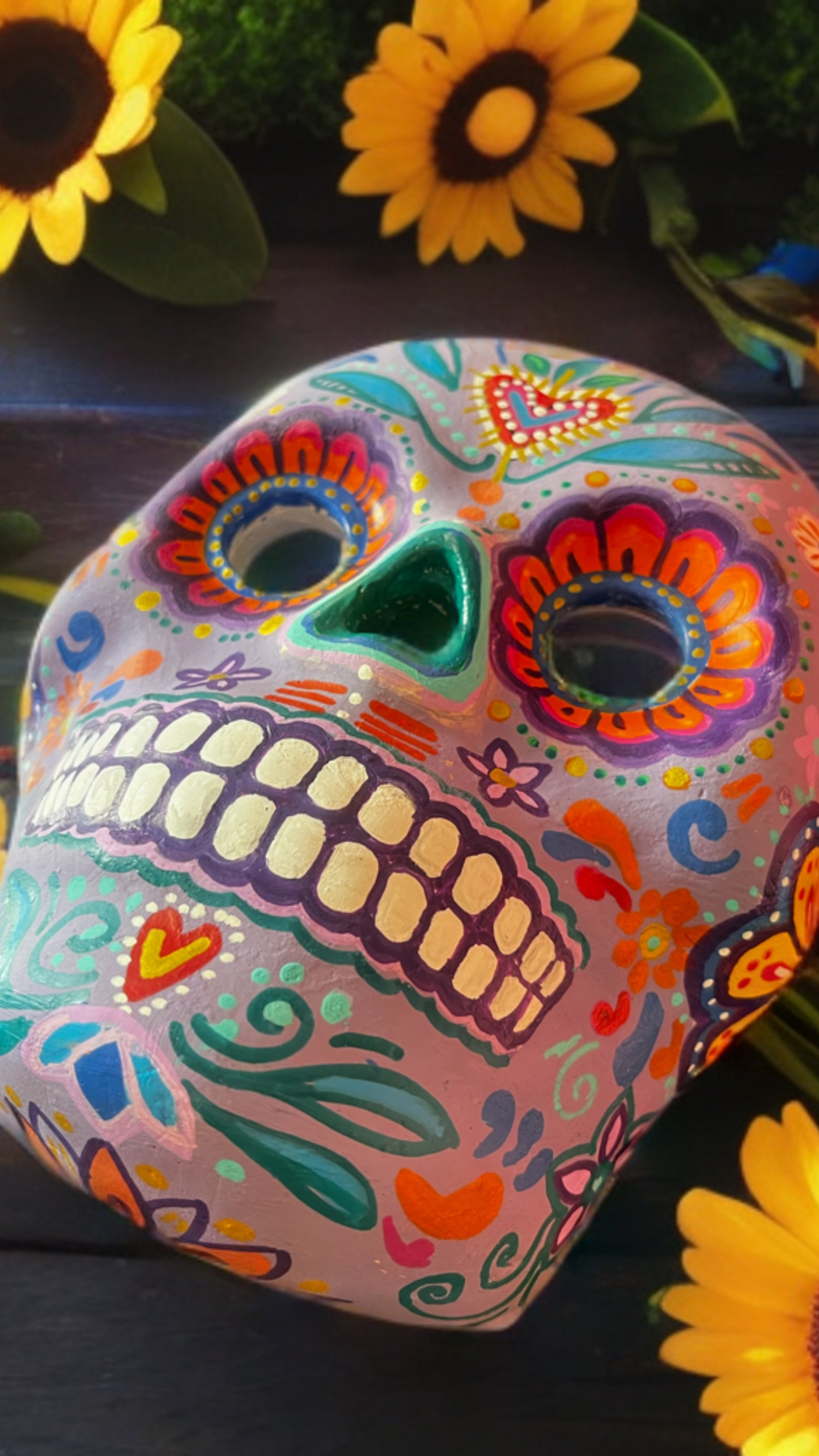 “Celebrando la vida: pintando calaveras con amor”